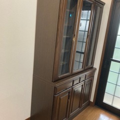 大型食器棚の画像