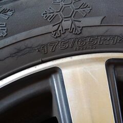 アルミホイール付きスタットレスタイヤの画像