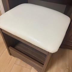 ドレッサー(鏡・収納・スツール・電源付き)の画像