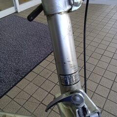 リユースのサカイ栃木店★ジモティ割あり★  折りたたみ自転車 20インチ シルバー クリーニング済み TC10458の画像