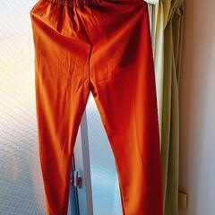 お呼ばれドレス　オレンジ色　パンツスタイルの画像