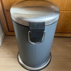 【取引中】IKEA MJÖSA ミョーサ ペダル式ゴミ箱, グレー, 30 Lの画像