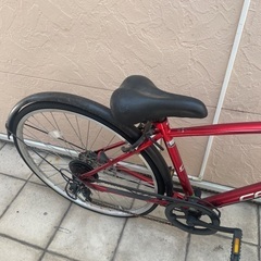 赤自転車。約27インチの画像
