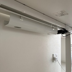 昇降式デスク　白の画像