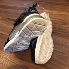 🌟定価の半額以下です🌟 子供用★SKECHERS光るスニーカー(新品未使用✨)の画像