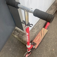 キックボード？　赤
の画像