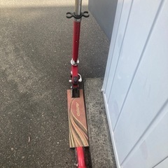 キックボード？　赤
の画像