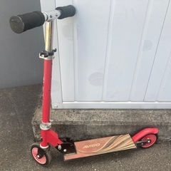 キックボード？　赤
の画像