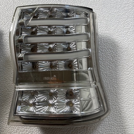 ダイハツタントテールランプLED社外品、加工無しで取り付けよし。