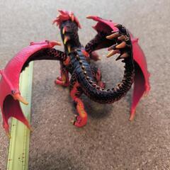 ドラゴンのおもちゃの画像
