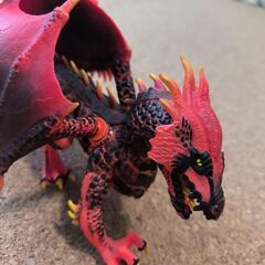 ドラゴンのおもちゃの画像