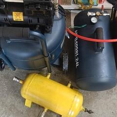 《底値》【アストロプロダクツ】【中古品】縦型サイレントエアコンプレッサー　型式AP040980　取引準備は出来てますヨの画像