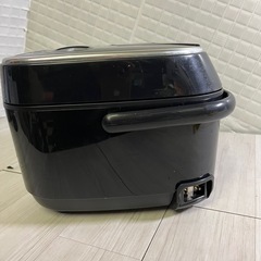 🉐シンプルブラック炊飯器の画像