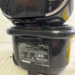 🉐シンプルブラック炊飯器の画像