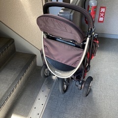 アップリカ三輪ベビーカーの画像
