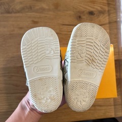 子供靴　asics sukusuku ホワイト13.0 cmの画像
