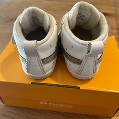 子供靴　asics sukusuku ホワイト13.0 cmの画像