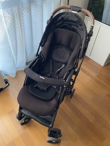 Apricaのベビーカー、ラクーナビッテソファークッション