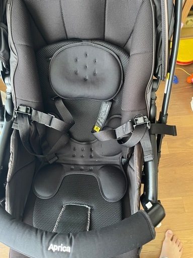 Apricaのベビーカー、ラクーナビッテソファークッション