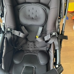 Apricaのベビーカー、ラクーナビッテソファークッションの画像