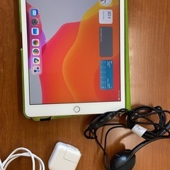 i PAD  カバー•充電器•ヘッドセット付の画像