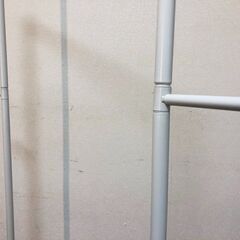 無印良品 スチールパイプハンガーラック ウォームグレー MUJI 衣類収納 ワイドサイズ 回転バー2ヶ所・キャスターロック付きハンガーラックの画像