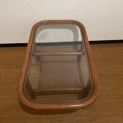 ガラス天板　藤ローテーブルの画像