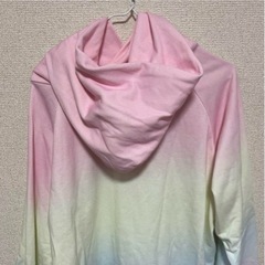 グラデーションパーカーの画像