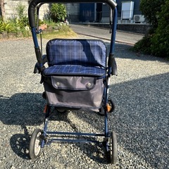 シルバーカー　　　老人用手押し車の画像