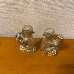 ゴールド　猿の置物　2体セットの画像