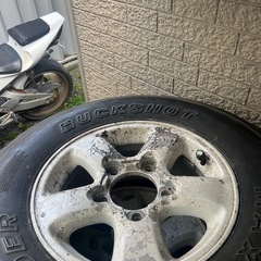 ランクル100に履いてたフルピンタイヤの画像