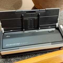 PFU社製のドキュメントスキャナー「ScanSnap S1300i」の画像