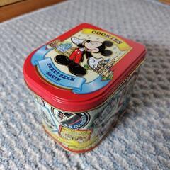 Tokyo Disneylandのお土産のお菓子の缶３つの画像