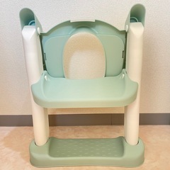 【未使用品】補助便座　折りたたみ　ステップ付きの画像