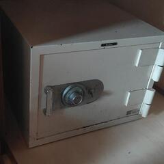 鍵付き金庫の画像