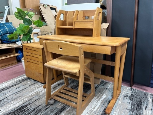 無垢材をふんだんに使ったKOIZUMI学習机（未使用品）