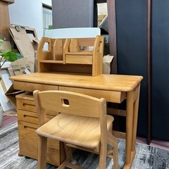 無垢材をふんだんに使ったKOIZUMI学習机（未使用品）の画像