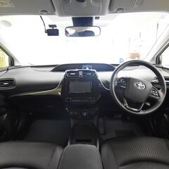 【オリジナル信用回復ローン対応可能　試乗出来ます　最短１０日納車　車検２年整備付き】R2年式トヨタプリウス1.8S　ＥＴＣ　Ｂｌｕｅｔｏｏｔｈ再生　バックカメラ　前後カメラドライブレコーダー　オートエアコン　ＬＥＤヘッドライト　スマートキー　クルーズコントロール　衝突被害軽減ブレーキ　車検整備付き　走行６万キロ台の画像