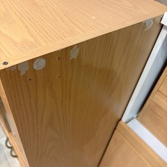 ナチュラルカラー食器棚の画像