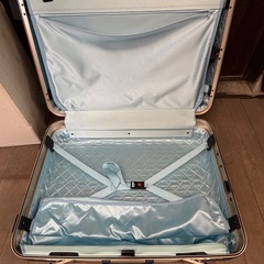 キャリーケースMARUEM マルエム　スーツケースCREW WING送料込みの画像