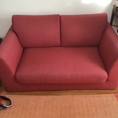 ニトリ赤色ソファーあげますの画像