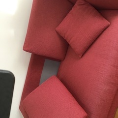 ニトリ赤色ソファーあげますの画像