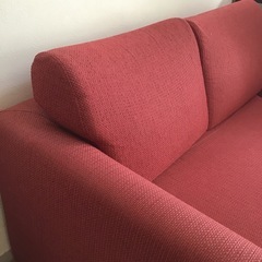 ニトリ赤色ソファーあげますの画像