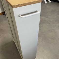 隙間収納棚の画像