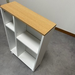 隙間収納棚の画像