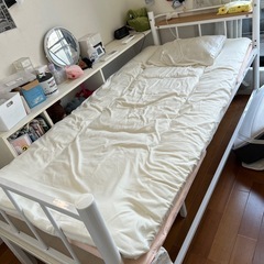 ベッドの画像
