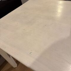 ダイニングテーブル（幅75cm×奥行75cm×高さ72cm）の画像