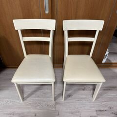 ダイニングテーブル（幅75cm×奥行75cm×高さ72cm）の画像