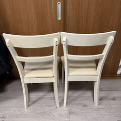 ダイニングテーブル（幅75cm×奥行75cm×高さ72cm）の画像