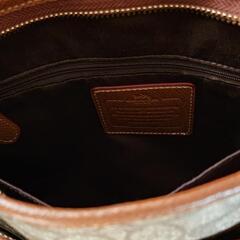 コーチCOACHシグネチャーショルダーバック　クロスボディブラウンの画像